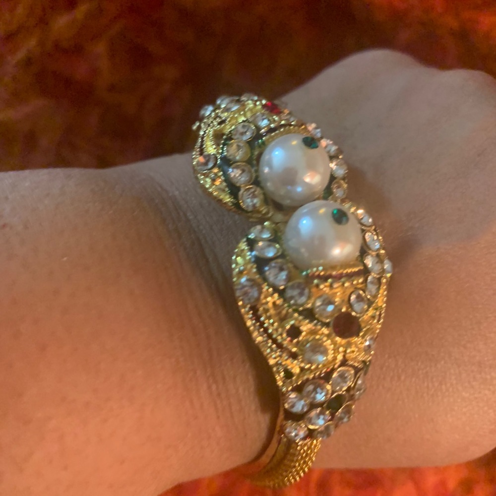 Indian gold tone Dressy BRACELET, faux pearls NWOT